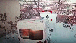 На Урале местный житель угнал машину скорой на вызове, чтобы доехать до соседнего села — видео