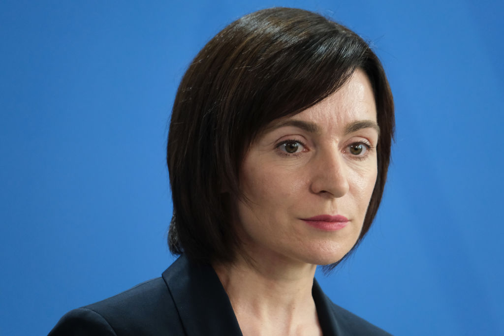 Парламент Молдавии урезал часть полномочий нового президента Санду