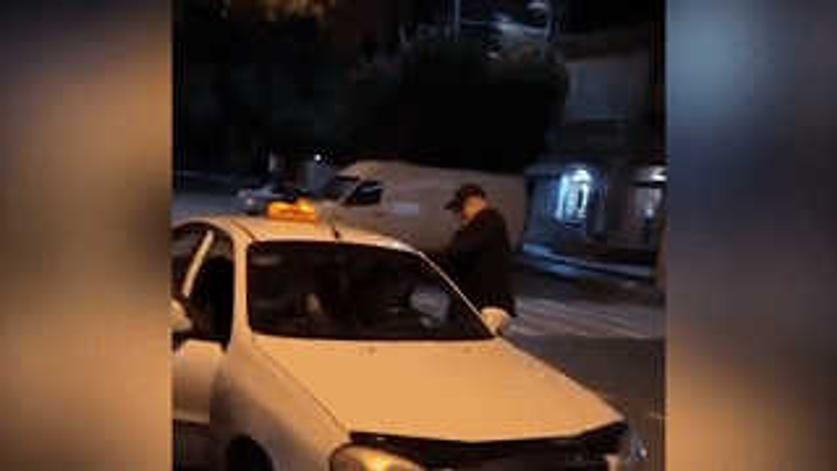 Избит водитель такси. Драка таксистов в Крыму. Водитель такси напал на пассажира. Пассажир избил водителя такси.