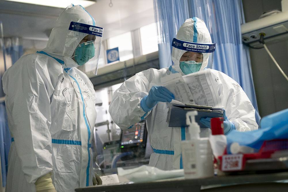 Китай заподозрили в сотворении гостайны из исследований происхождения коронавируса