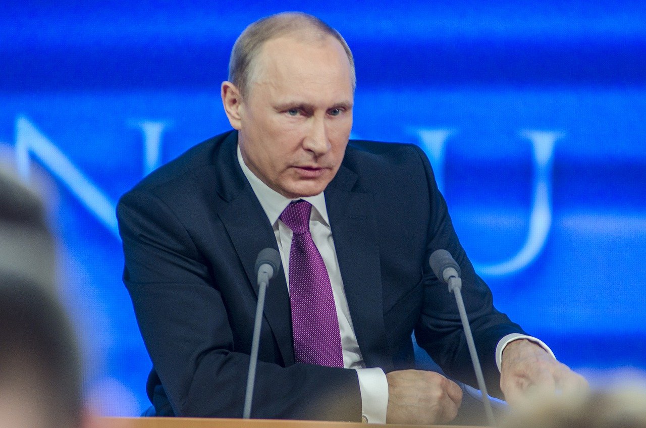 Путин подписал закон об уголовной ответственности для физлиц — иностранных агентов