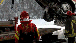 Члены сборной России по лыжным гонкам попали в аварию на границе Швейцарии и Италии — видео