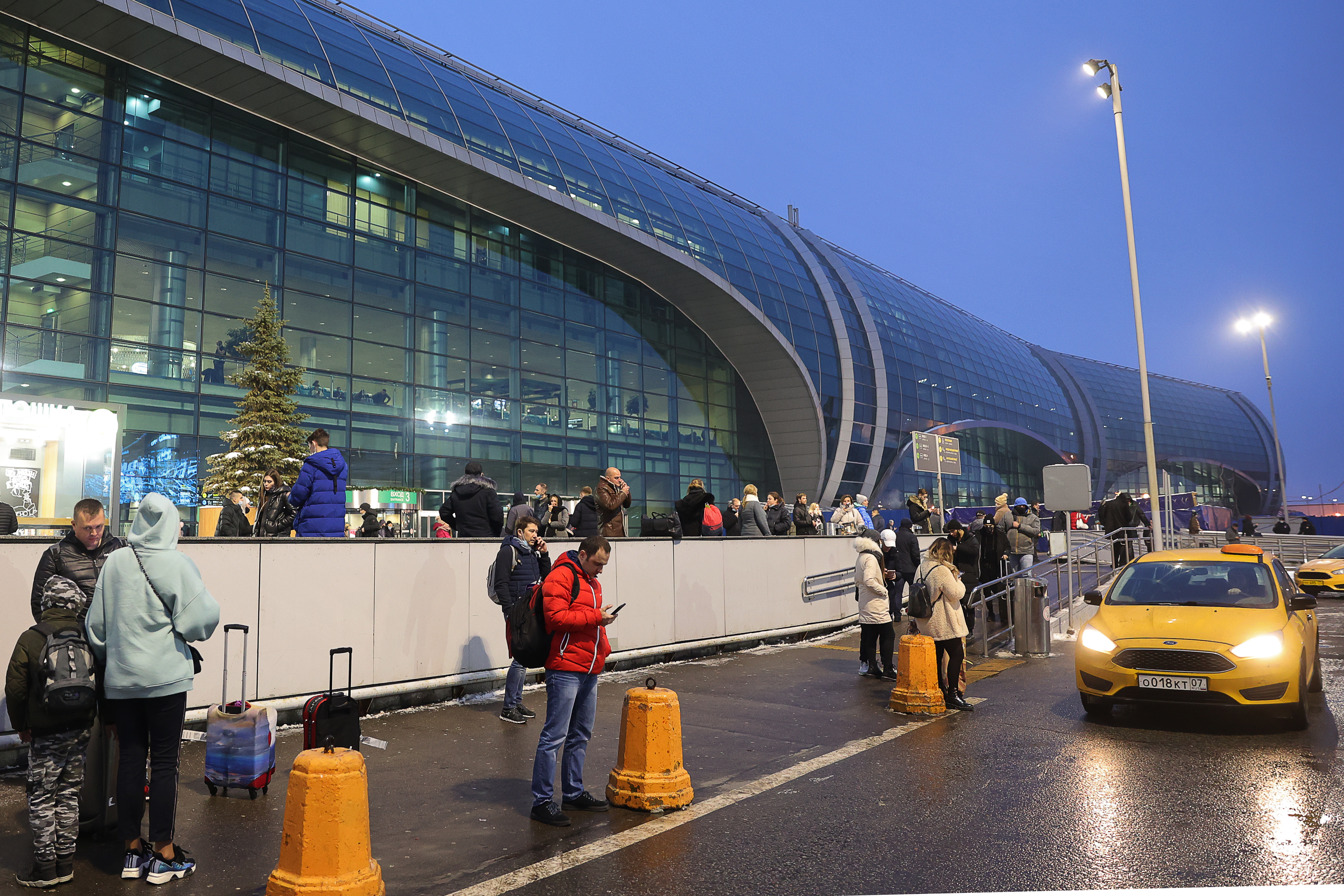 Аэропорт Домодедово вернулся к работе в штатном режиме после ледяного дождя