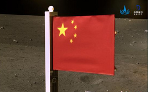 Китай установил свой флаг на Луне. Это смогли сделать только три страны