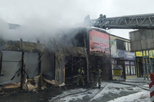 Масштабный пожар с фейерверками на рынке в Ростове-на-Дону потушили спустя сутки