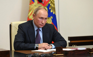 Путин напомнил о сложной ситуации с паводками и пожарами в некоторых регионах РФ