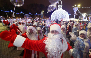 Россияне из-за коронавируса стали в два раза реже заказывать Деда Мороза на Новый год