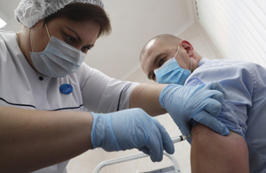 На Украине оценили возможность производства российской вакцины от коронавируса на своей территории