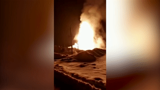 25-метровый огненный факел вспыхнул на нефтяной скважине в Оренбургской области — видео