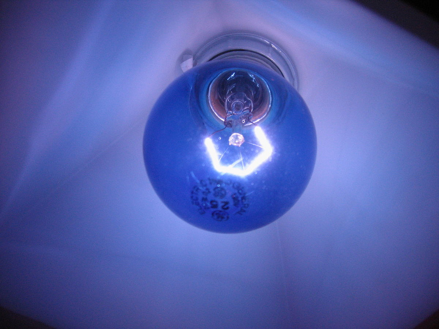 Рефлектор Минина, больше известный как "синяя лампа". Фото © Wikimedia Commons