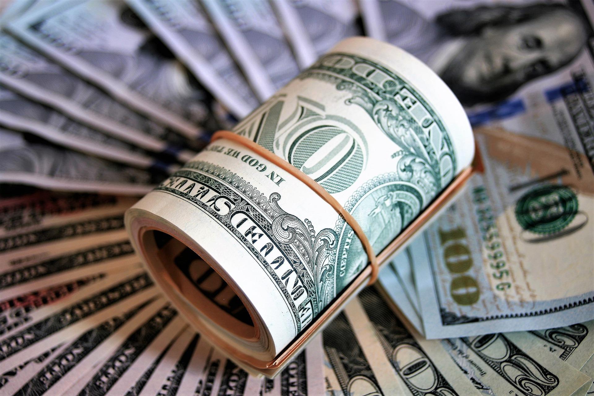 Курс доллара впервые за три недели превысил отметку в 79 рублей