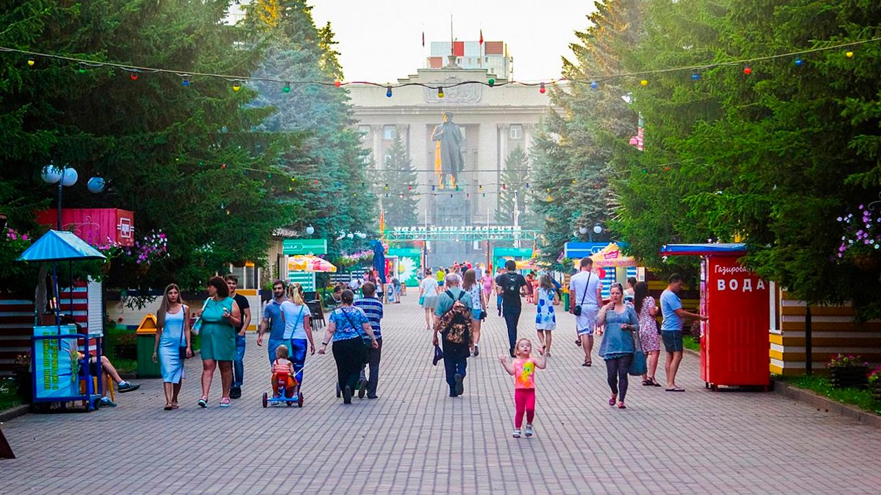 Центральный парк красноярск когда откроется. Центральный парк Красноярск. Парк Горького Красноярск. Красноярск Центральный парк набережная. Парки Красноярска для прогулок.