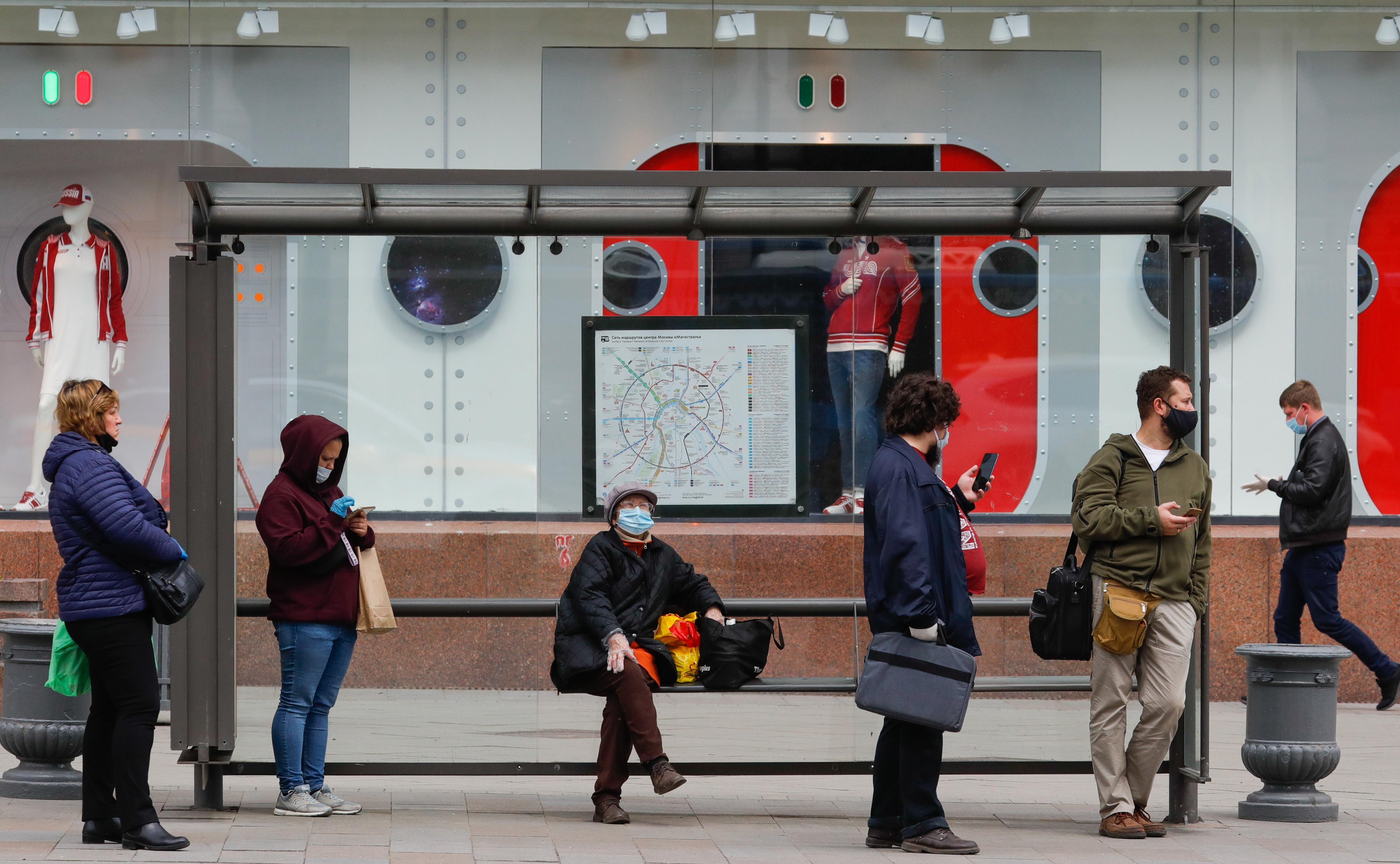 Россия не остановится. Public transport stop. Проезд в городе с подъемом фото.