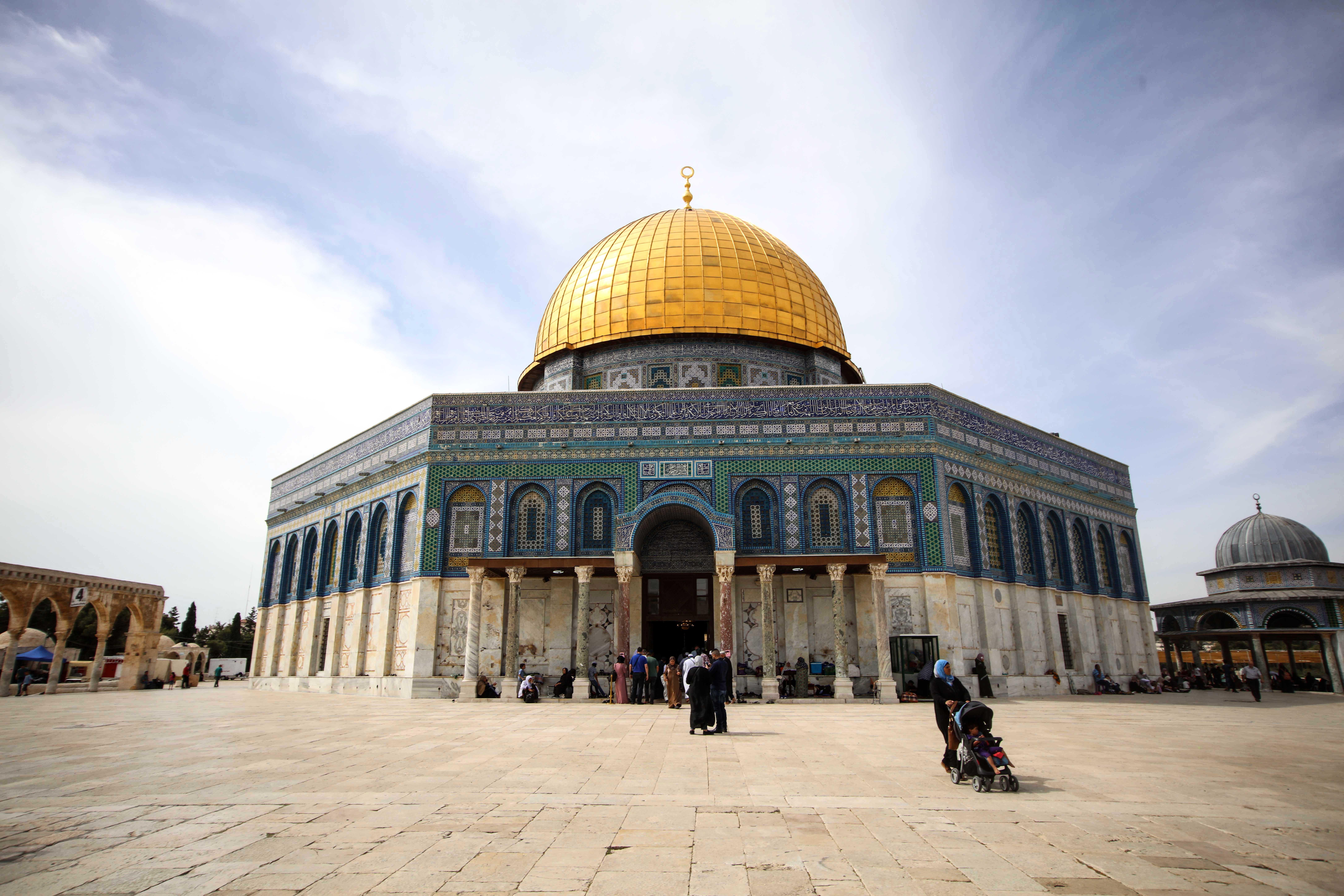 Кто построил аль акса. Аль-Акса в Иерусалиме. Масджид Аль Акса в Иерусалиме. Храмовая гора с мечетью Аль-Акса. Мечеть Алякса в Иерусалиме.
