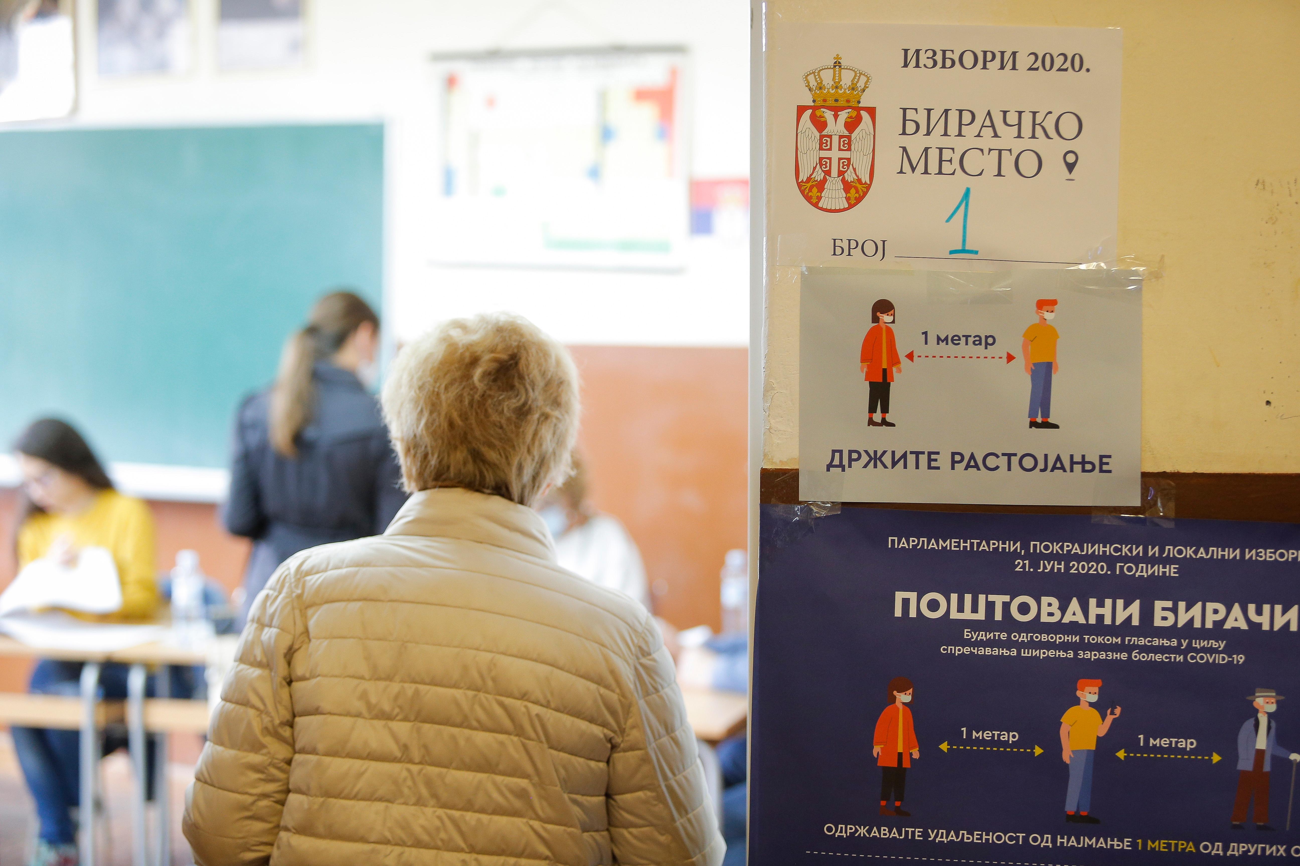 Выборы в сербский парламент не обошлись без драк на участках