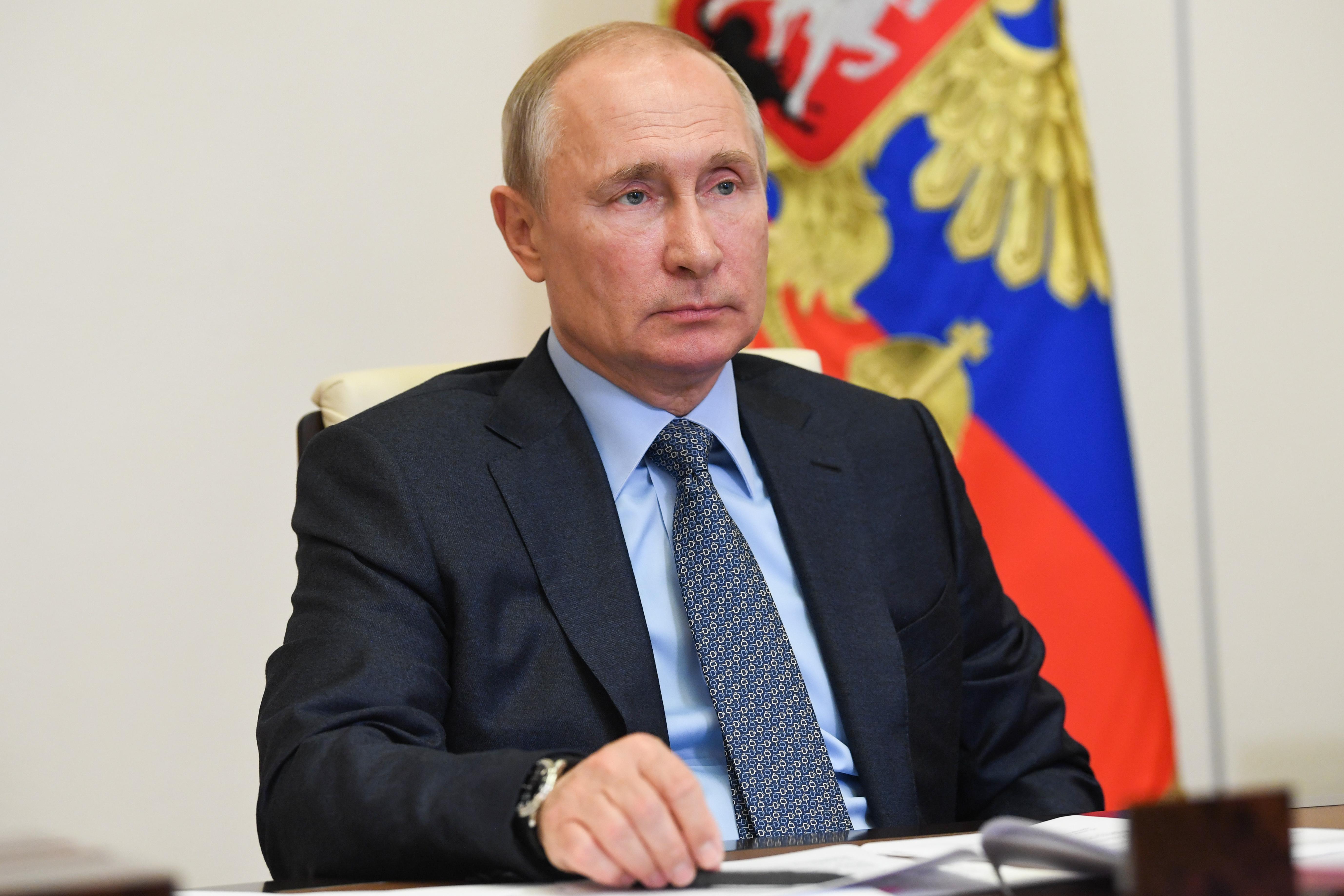 Путин назвал безработицу самой острой проблемой в мире