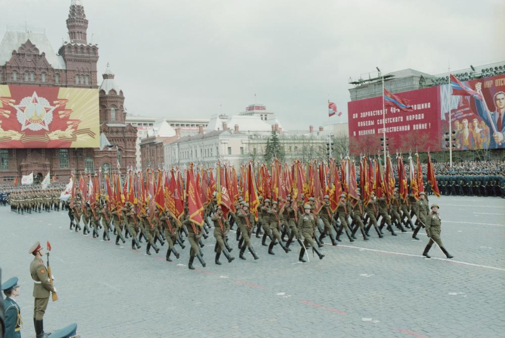 Парад победы в ссср. Парад Победы 1995 года на красной площади. Парад Победы 1995 на красной площади. Первый парад Победы 1995. 9 Мая 1965 года парад Победы на красной площади в Москве.