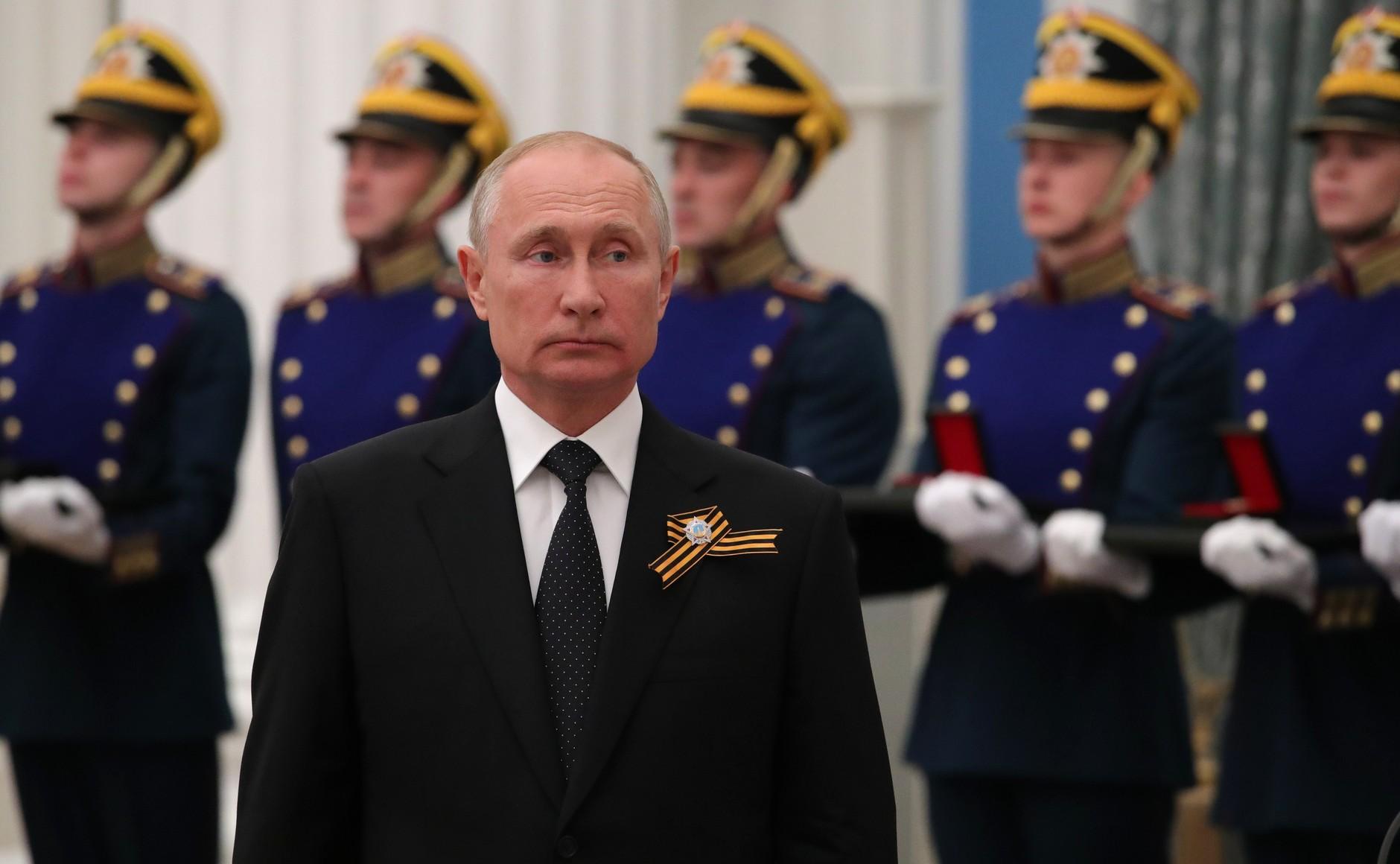 Путин рассказал о противниках прямых выплат россиянам в период пандемии