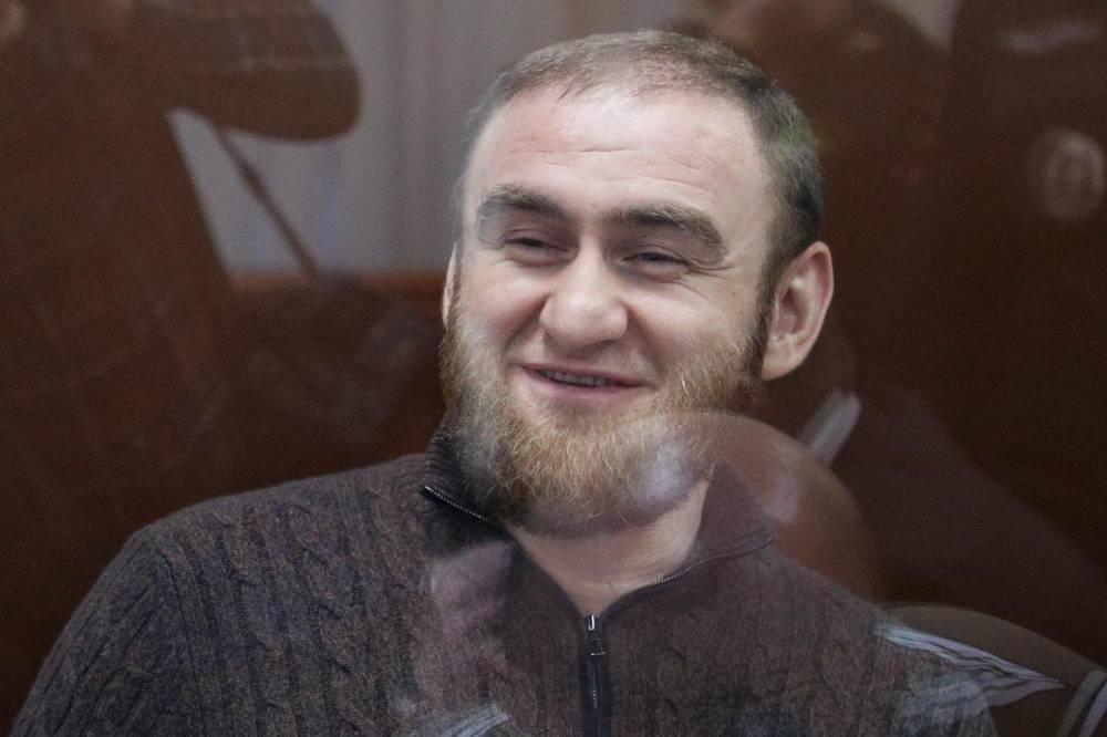 Суд вновь продлил арест экс-сенатору Арашукову и его отцу