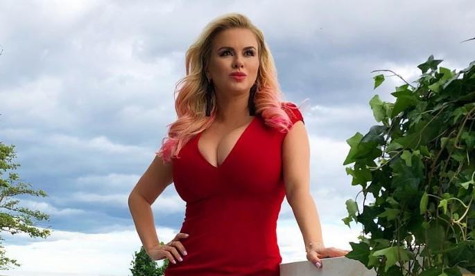 semenovich толстая$ Большая грудь и тяжёлая травма убили карьеру Семенович. А ведь она была  крутой фигуристкой!