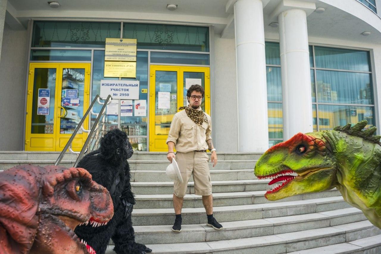 Динозавры против супергероев. Жители Тюмени устроили на голосовании косплей-баттл