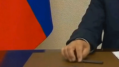 Эксперт объяснил, почему Путин раскрутил ручку во время заседания