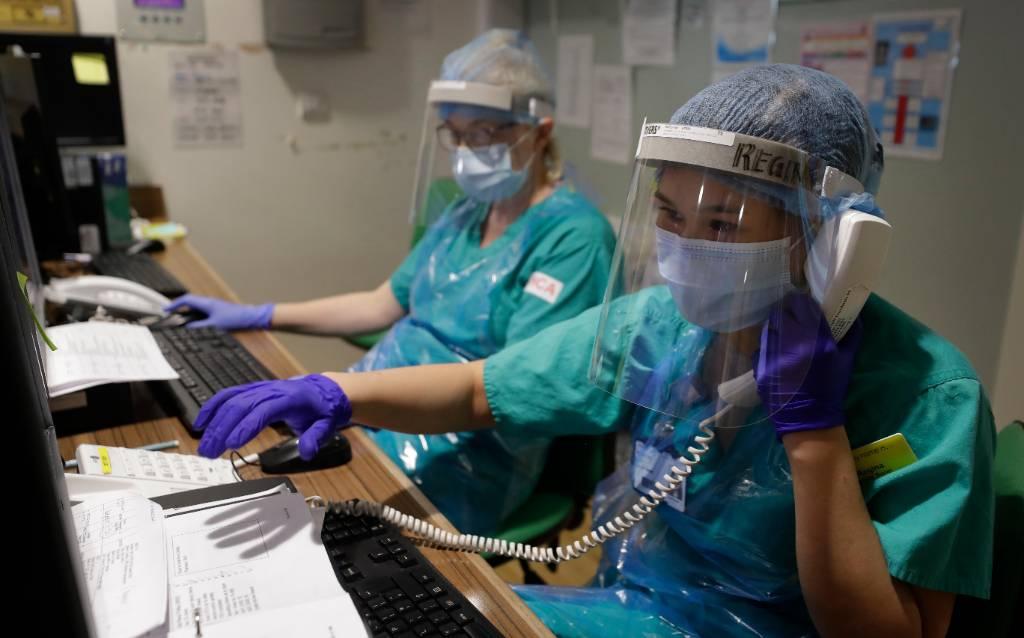 Великобритания отказалась от публикации сводки по смертям от коронавируса