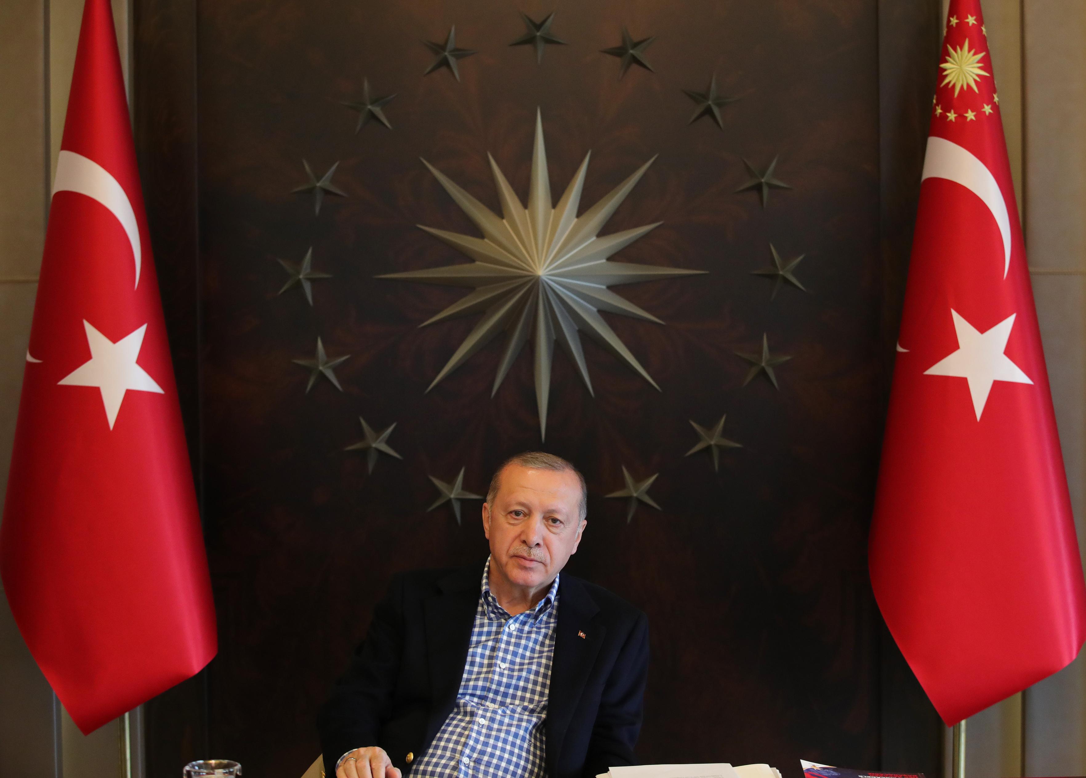 Эрдоган падает со стула