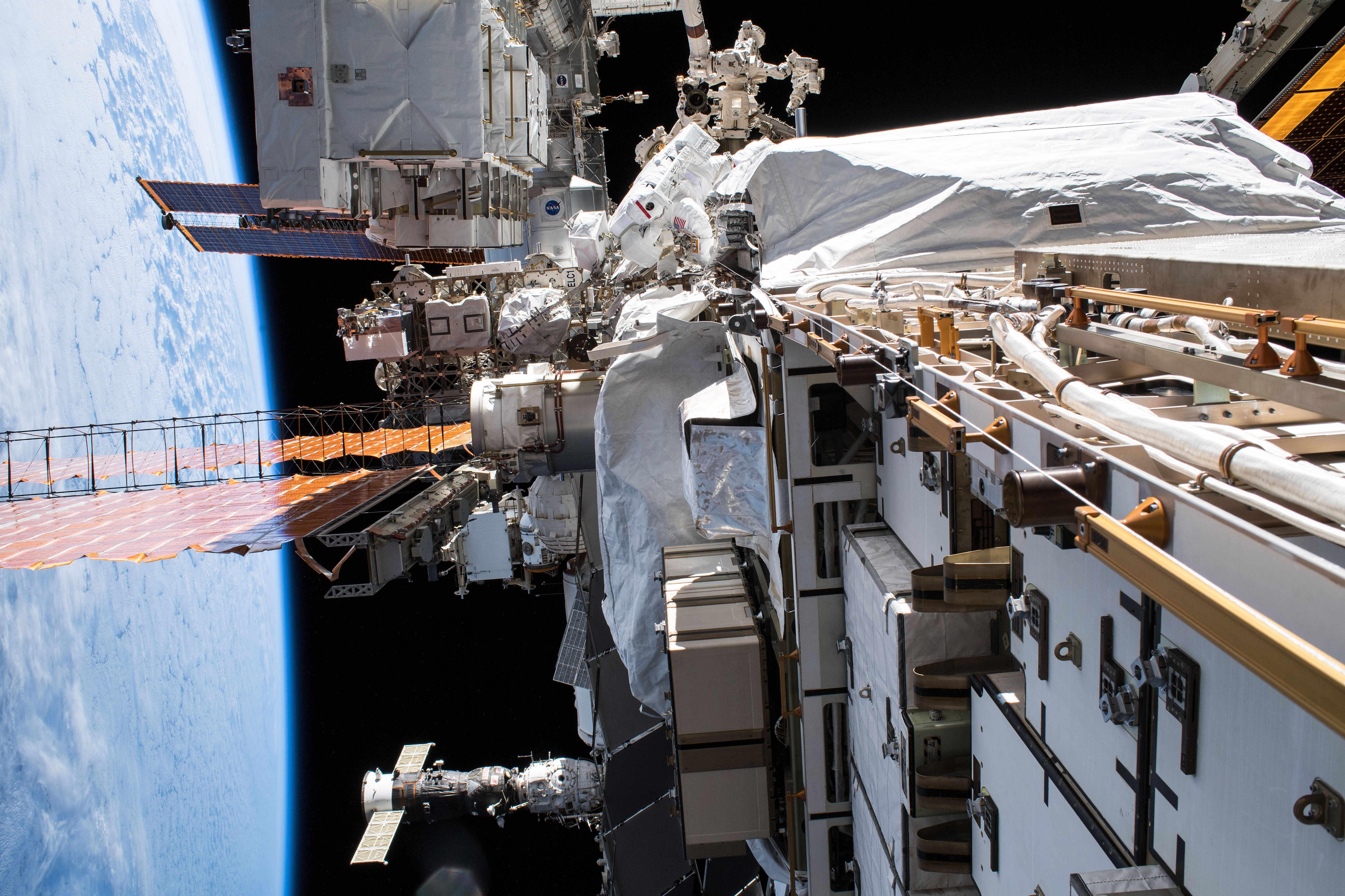 Сколько станций в космосе сейчас. МКС станция 2021. Пирс (модуль МКС). Международная орбитальная станция МКС. 1с в 1мкс.