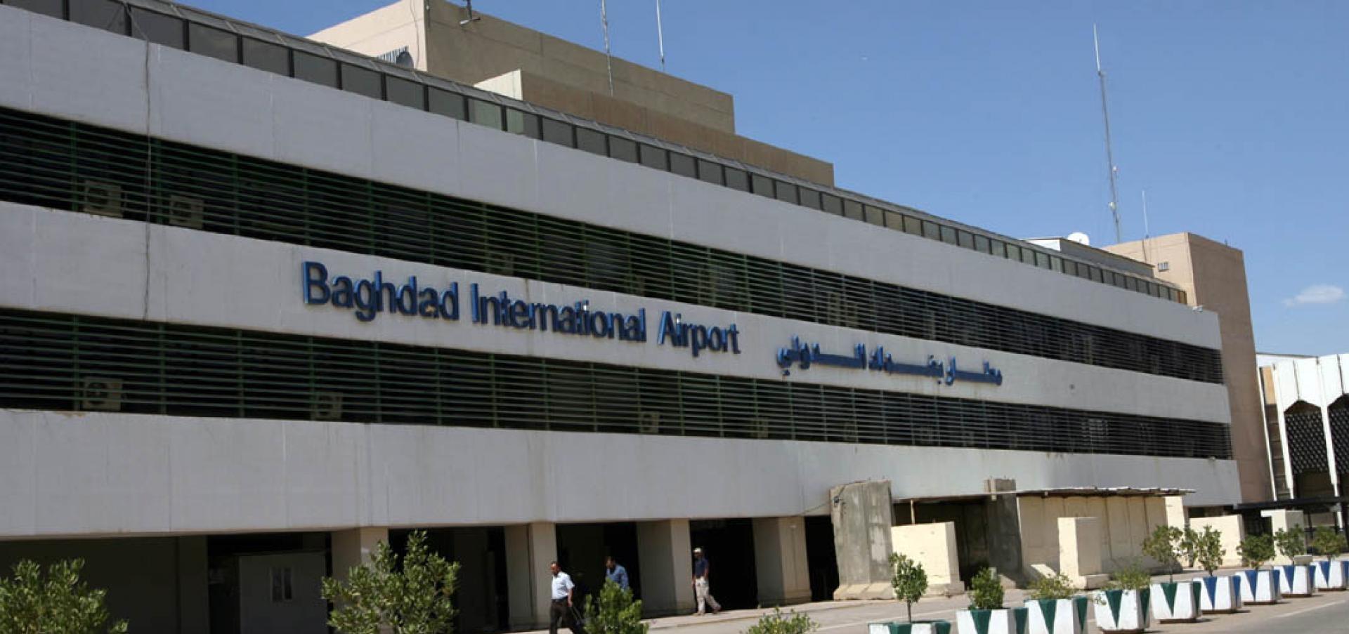 СМИ сообщили о падении ракеты вблизи аэропорта Багдада