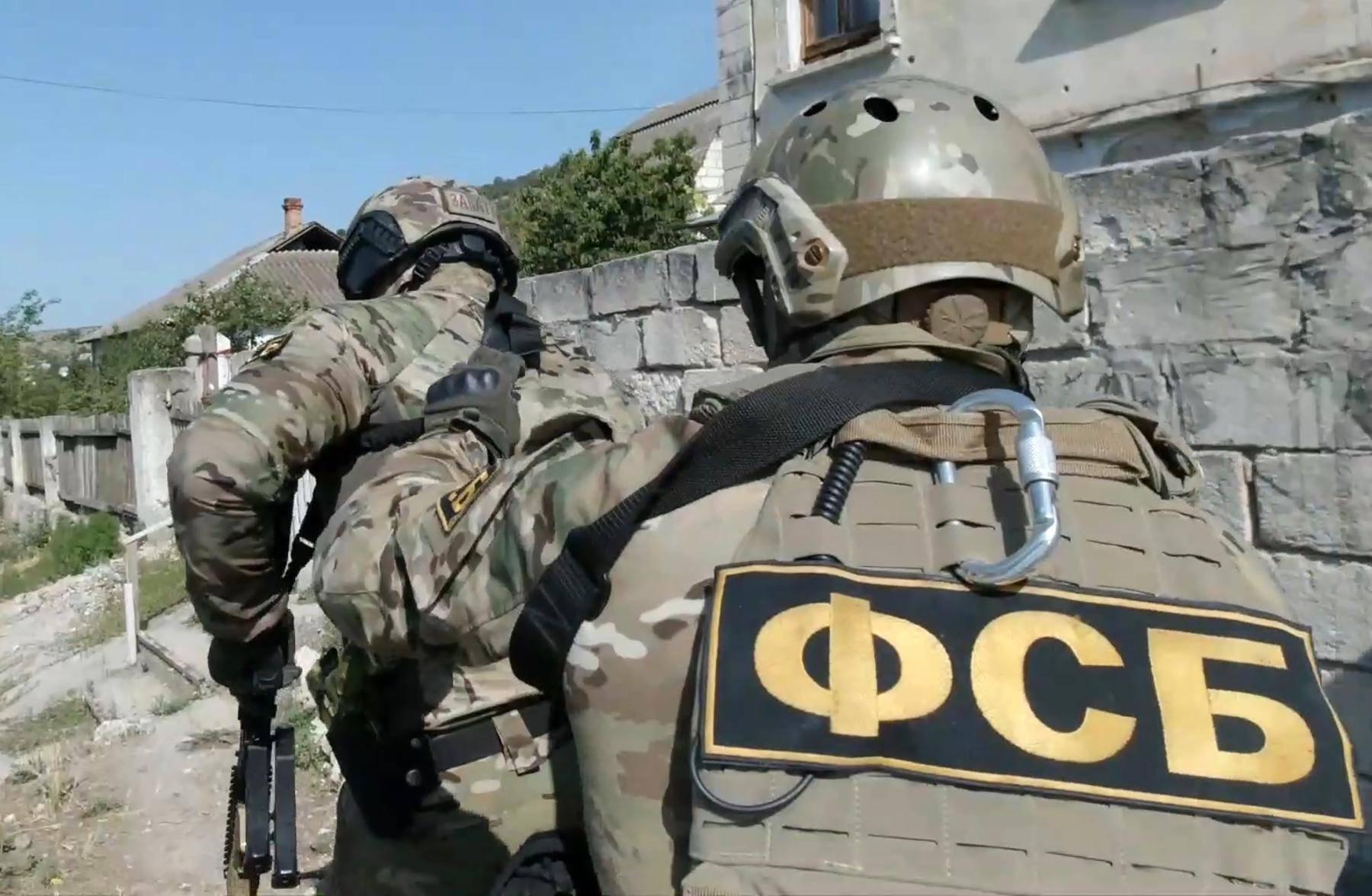 Сотрудники ФСБ задержали бандитов, которые готовили нападения на полицейских в Дагестане