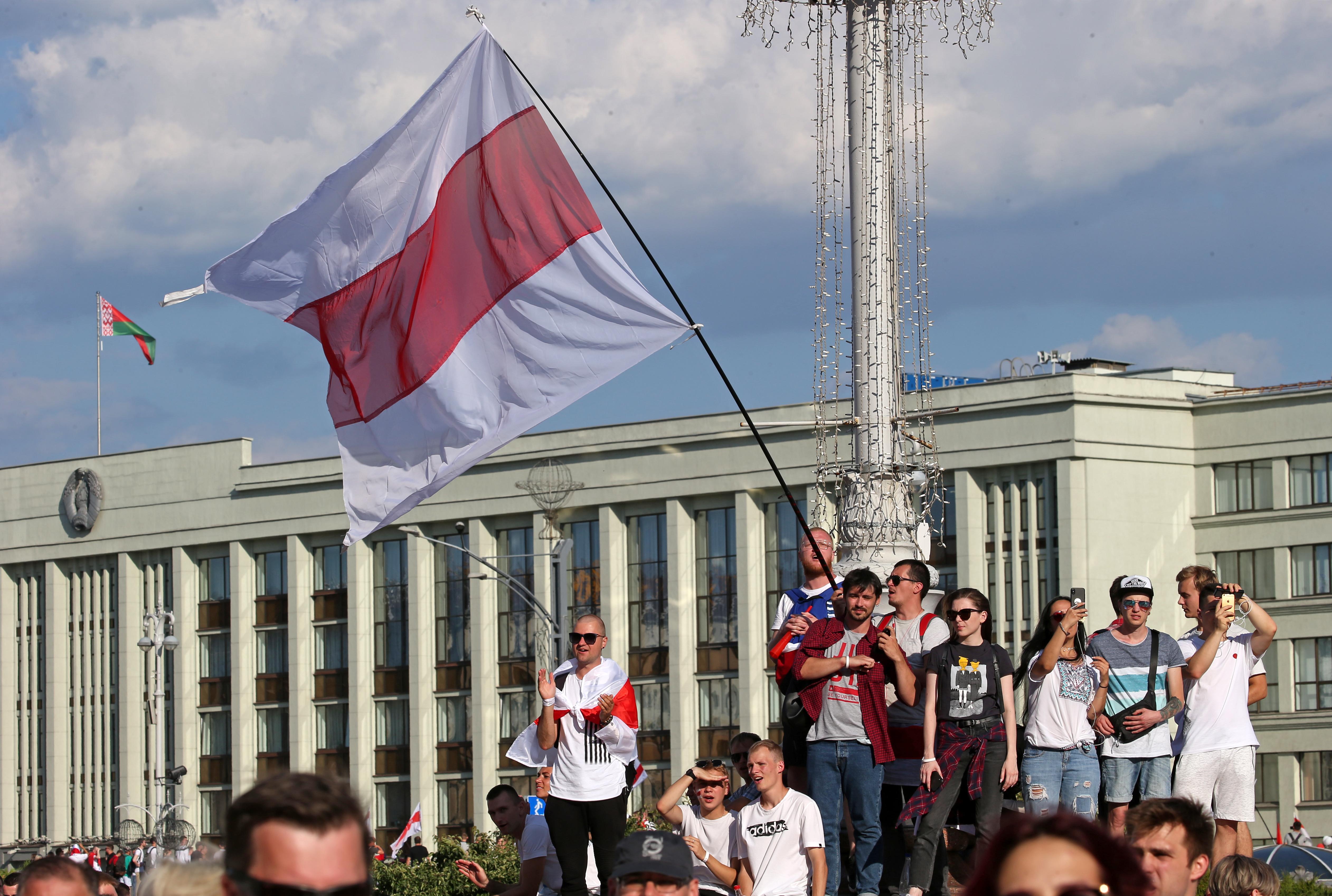 В Минске протестующие собрались у СИЗО, где могут держать экс-кандидатов в президенты