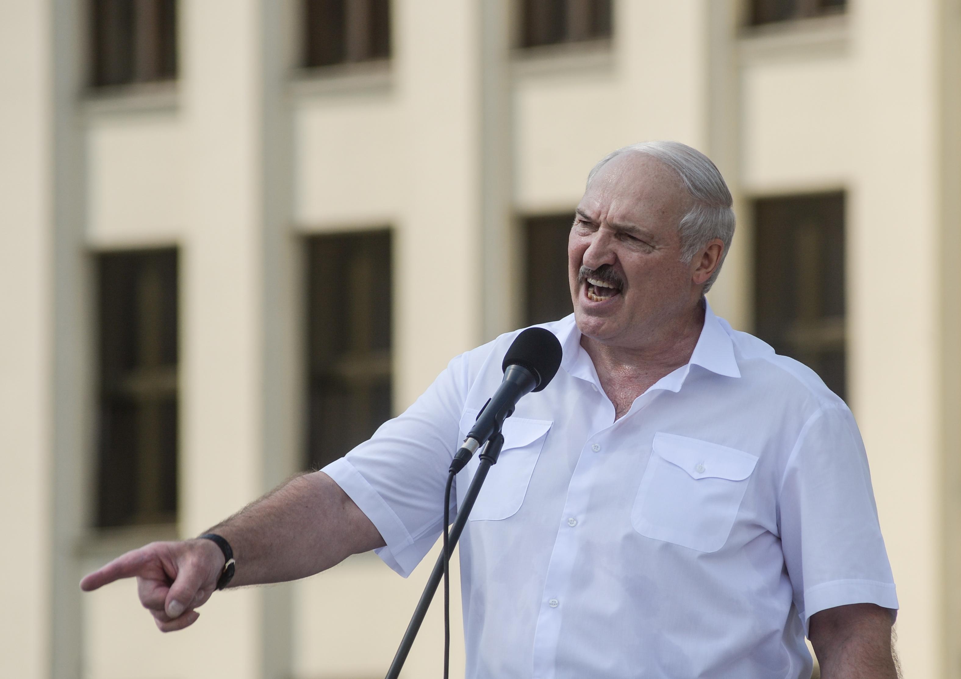 Лукашенко считает, что следующий президент Белоруссии не продержится на посту и трёх лет