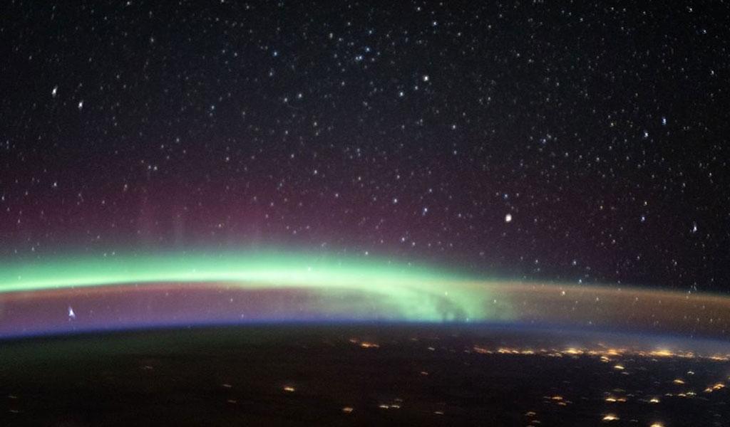 Над Землёй одновременно зафиксировали два самых красочных атмосферных феномена