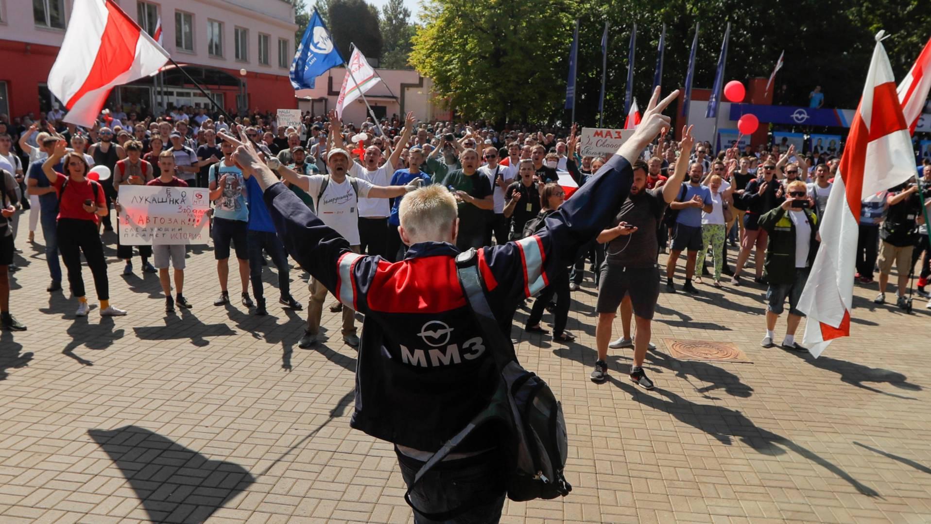 Деньги не пахнут. Как раскачивают забастовку в Белоруссии