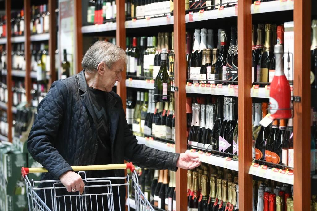 Россияне стали меньше покупать алкоголь