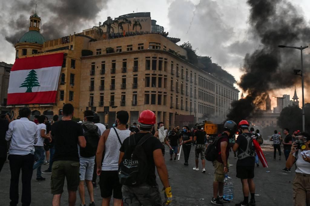 Протестующие в Бейруте направились на штурм четвёртого министерства