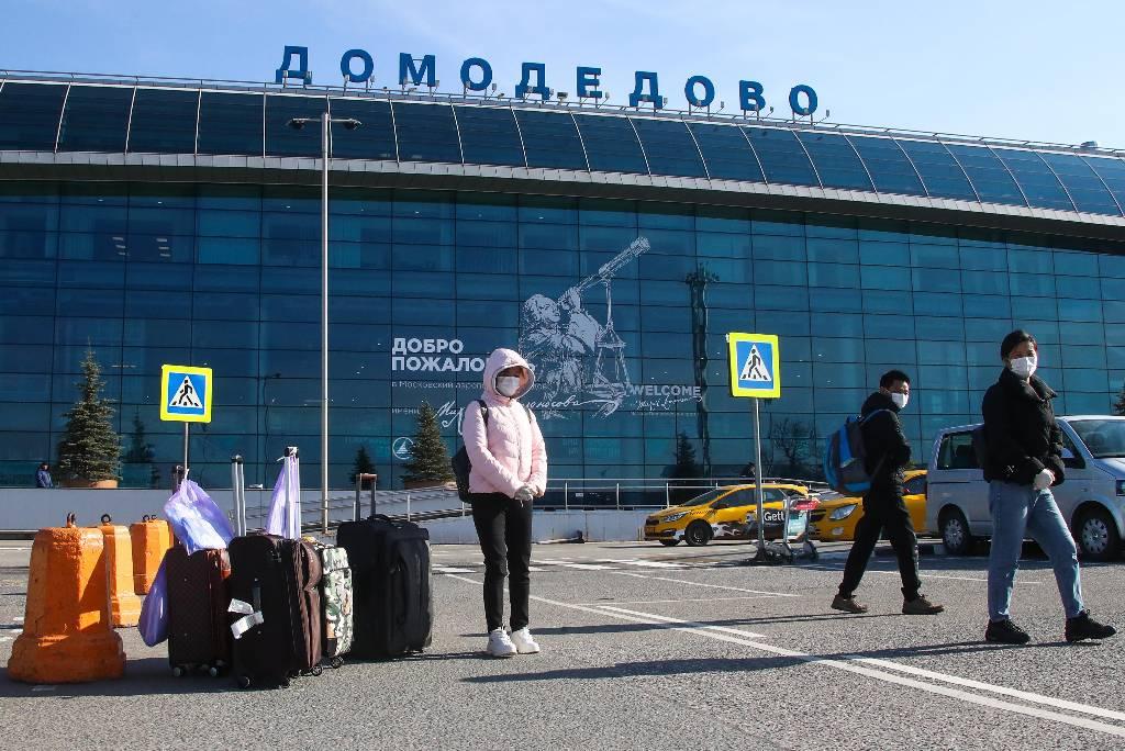На территории аэропорта Домодедово разлилось дизельное топливо