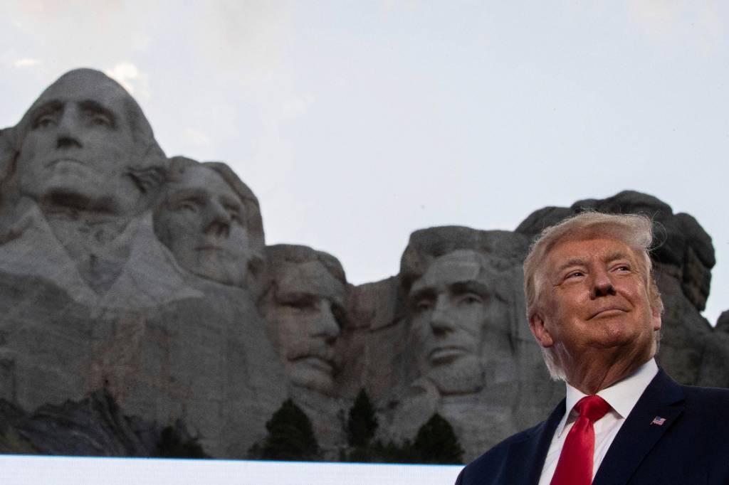 Трамп хотел добавить своё лицо на легендарную скалу президентов США
