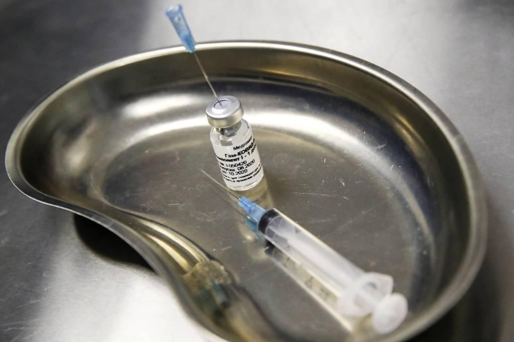 В Минздраве допустили, что вакцинация от коронавируса может стать дополнением к загранпаспорту