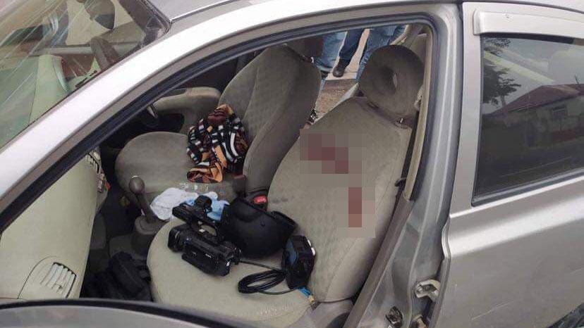 Автомобиль журналистов 24News, попавших под обстрел. Фото © Facebook / НКР Инфоцентр