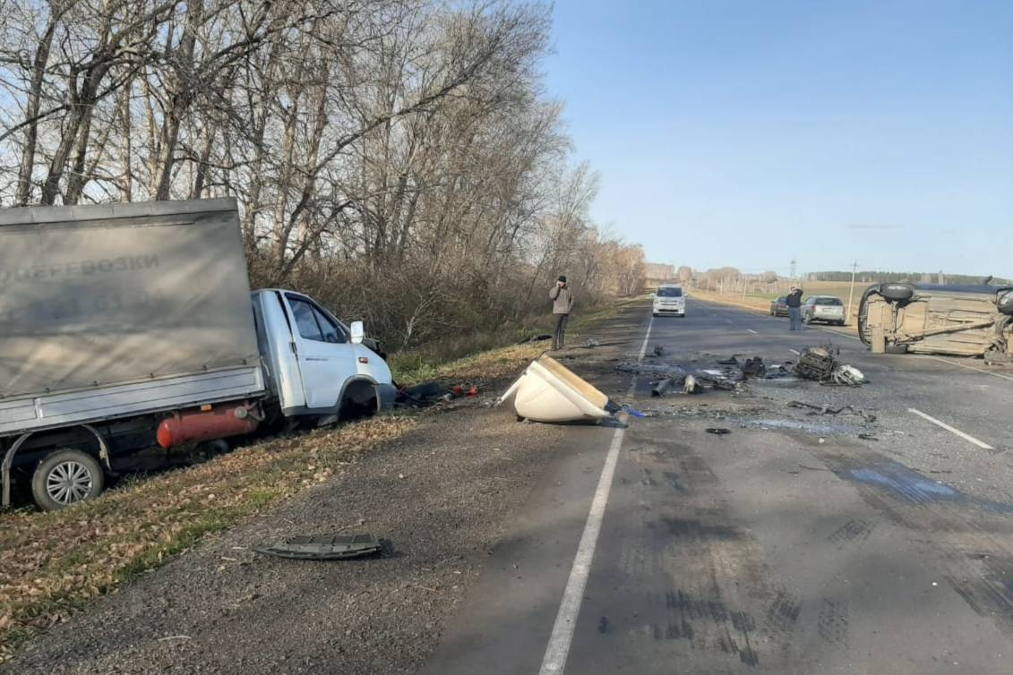 Лобовое столкновение на трассе в Челябинской области унесло жизни трёх человек