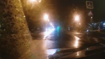 В Северодвинске автомобиль сбил маленького ребёнка на пешеходном переходе — видео 18+