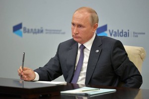 "Меня это не колышет". Путин — о реакции на обвинения со стороны Запада