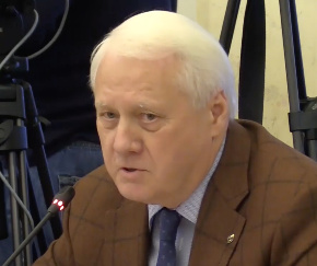 <p>Всегда речки несут что-то в море, но это связано с тем, что прошёл дождь — появляется муть, прошёл паводок — ещё больше, и все космические аппараты это фиксируют. Это нормальное явление, и на этом основывать выводы о том, что что-то несётся, абсолютно нельзя</p>