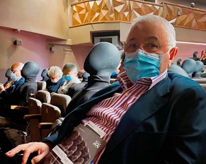 Евгений Петросян госпитализирован в Москве. Предварительный диагноз — коронавирус
