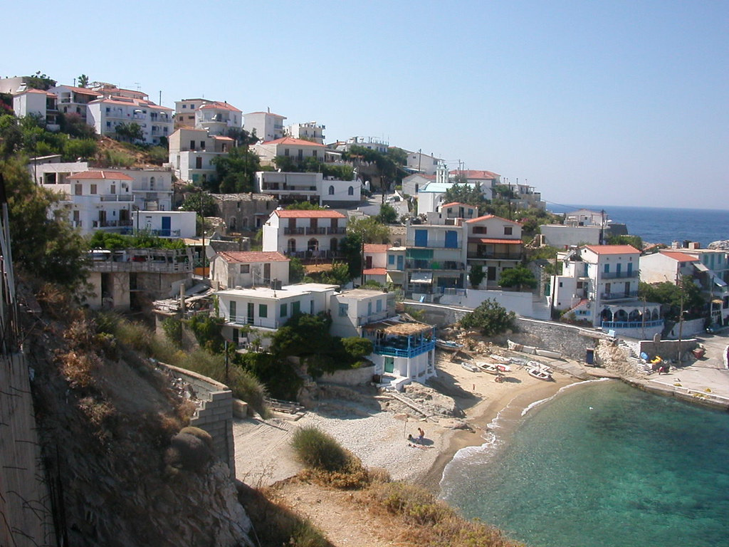 В чём секрет греческого острова, где живут по 100 лет и не болеют раком
