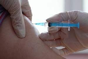 У нескольких участников испытания вакцины "Спутник V" выявили коронавирус