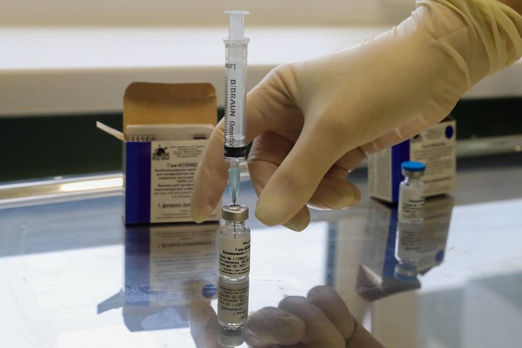 Власти Москвы рассказали, когда прививки от коронавируса начнут делать всем желающим