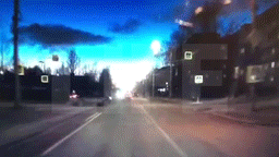 В Северодвинске водитель не заметил девушку и сбил её на пешеходном переходе — видео